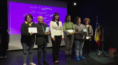 El Martí i Pol de poesia premia Elena Aranda i Montserrat Cobo